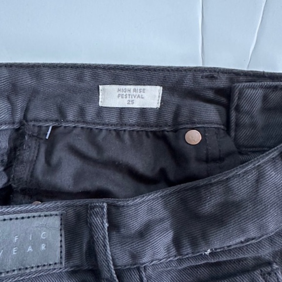 NWT PacSun black cut off shorts size 25 button fly - Picture 2 of 3